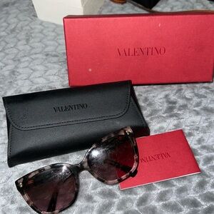 Cute Valentino sunglasses